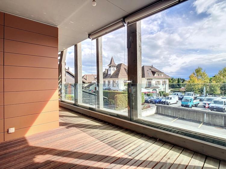 Superbe appartement traversant avec balcon couvert